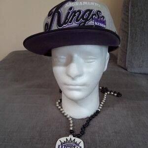 Sacramento Kings Snapback & Necklace